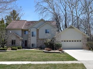 1741 Pinoak Ct, Troy, MI 48098