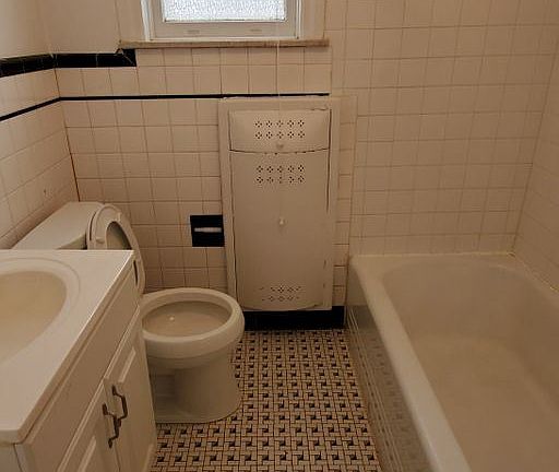5th image of 284 S Allen St APT 3