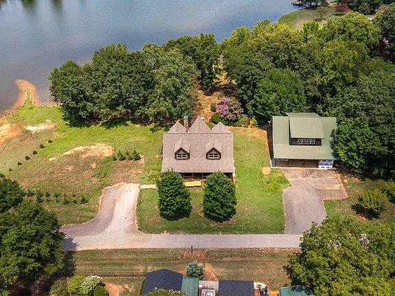 3rd image of 145 Pepperidge Dr