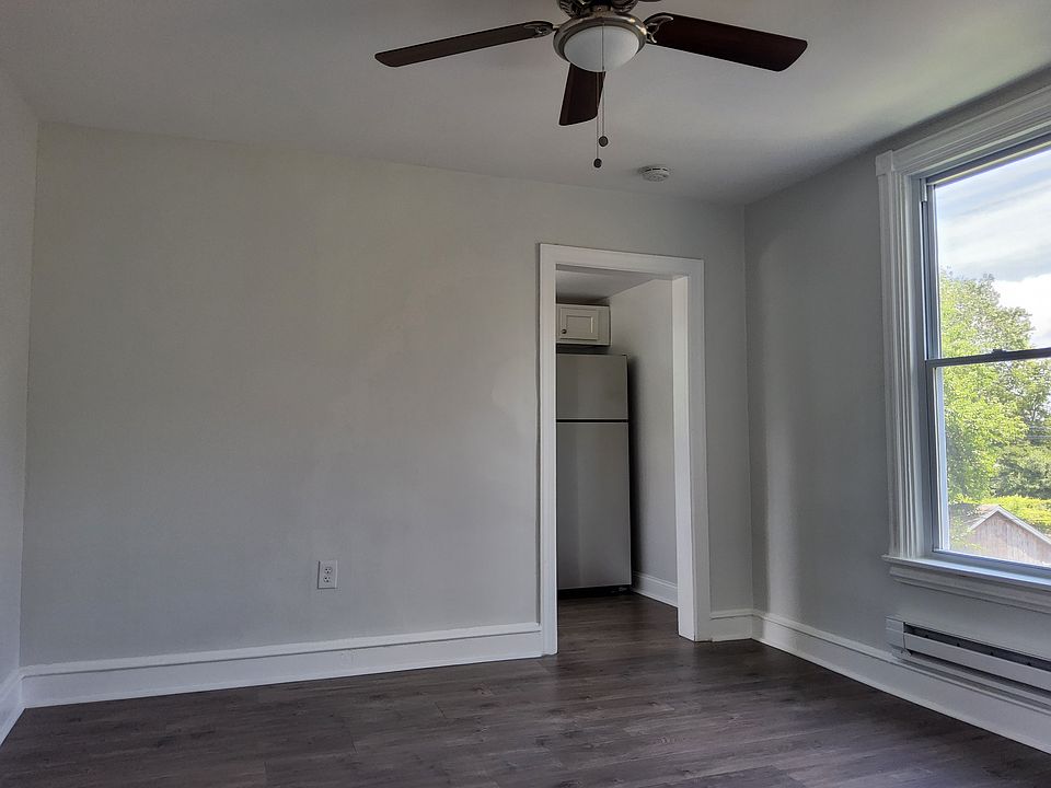 1st image of 2 Ashley Pl APT 2