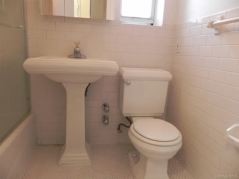 11 Schenck Ave #2D — Photo 9
