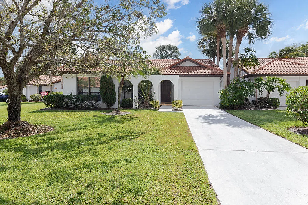 3 bed, 2.0 bath, 1687 sqft, $2,900 — Photo 1