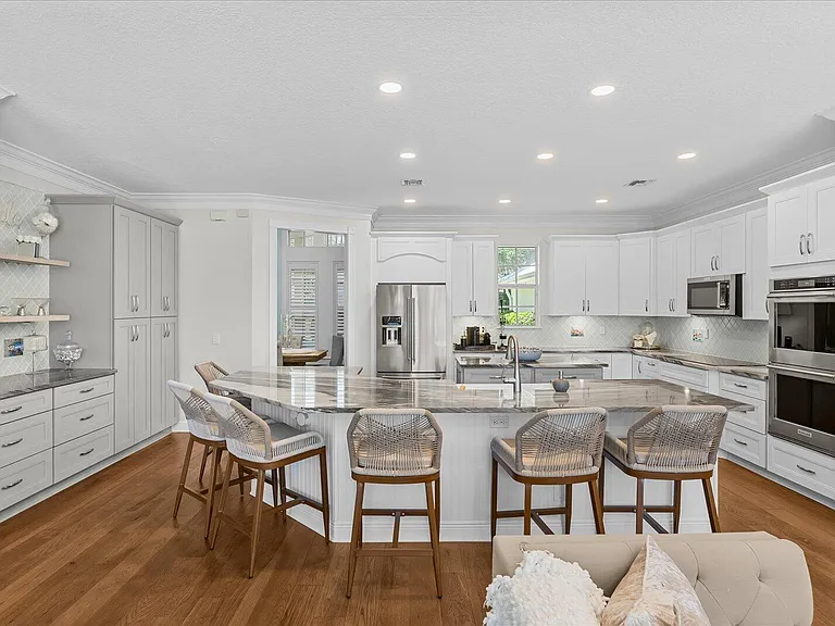 851 SW Pine Tree Ln — Photo 5