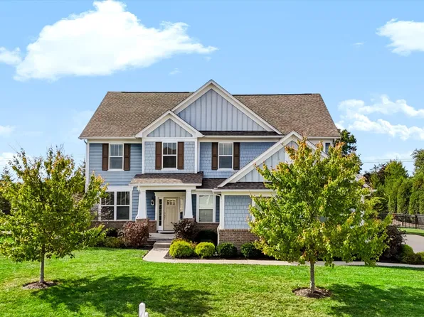 8752 Windpointe Pass, Zionsville, IN 46077