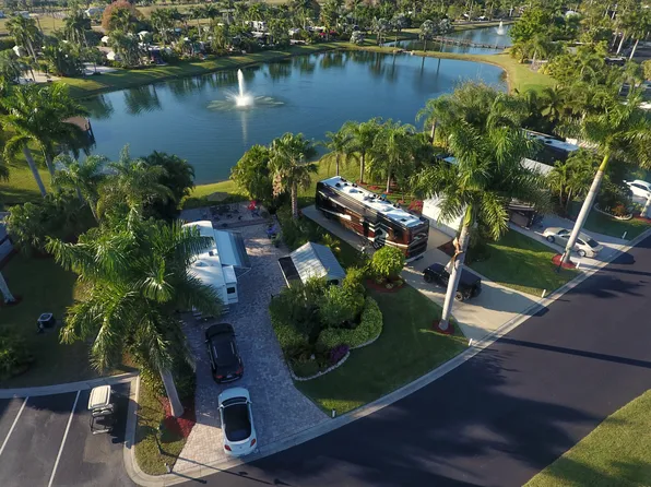 3009 E Riverbend Resort Blvd, Labelle, FL 33935