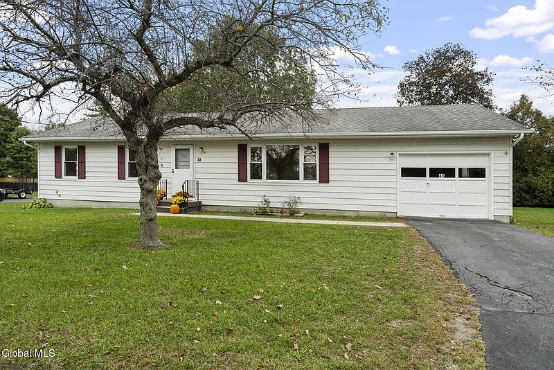 3rd image of 43 Russell Drive
