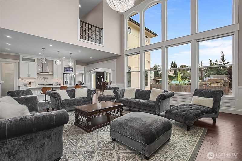 3rd image of 12219 Military Road S