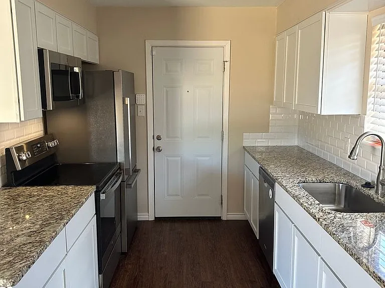 5256 Benbrook St — Photo 6