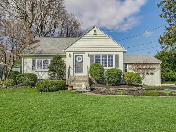 17 Woodland Heights Dr, West Boylston, MA 01583