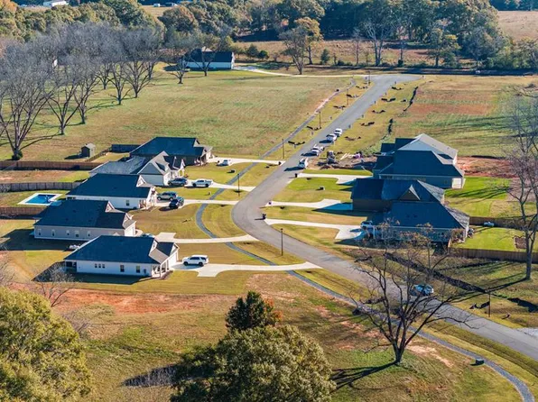 145 Chinaberry St, Pine Mountain, GA 31822