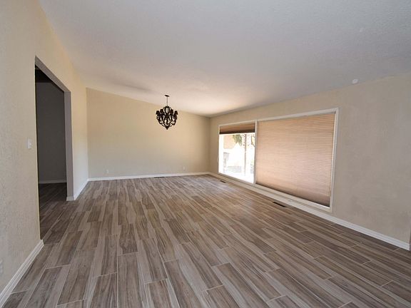 2nd image of 1523 Carlyle Pl