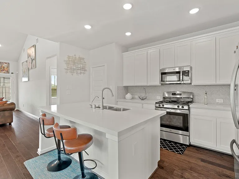 7843 Wyndham Harbor Ct — Photo 8