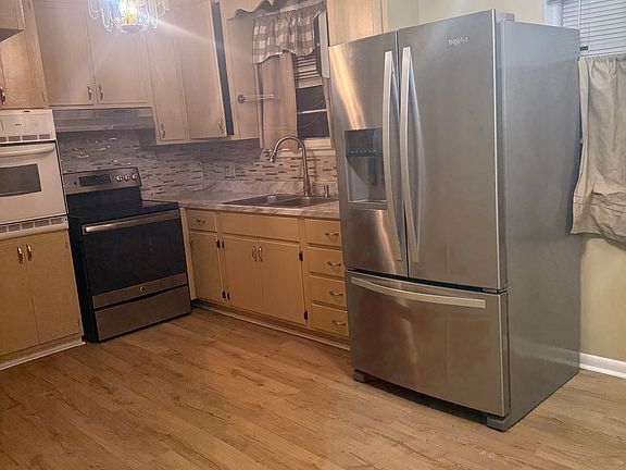 5th image of 659 Vanderhorst Dr #6