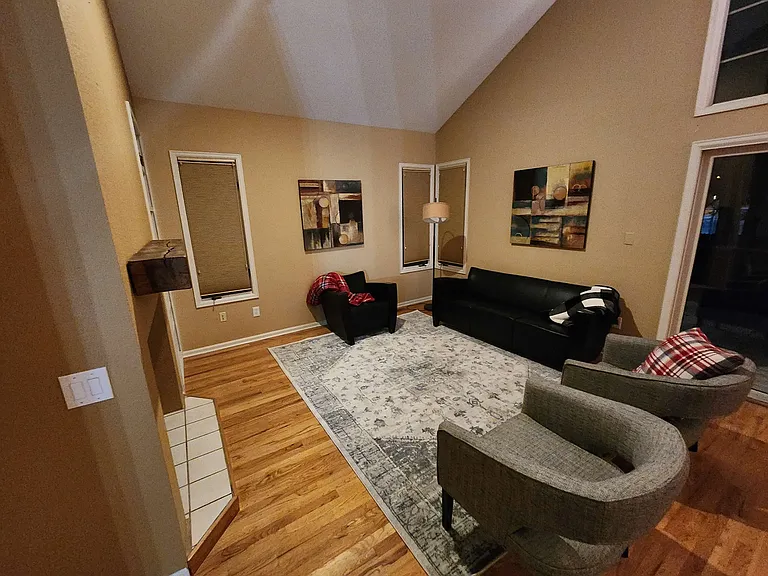 1545 Lodge Ln — Photo 16