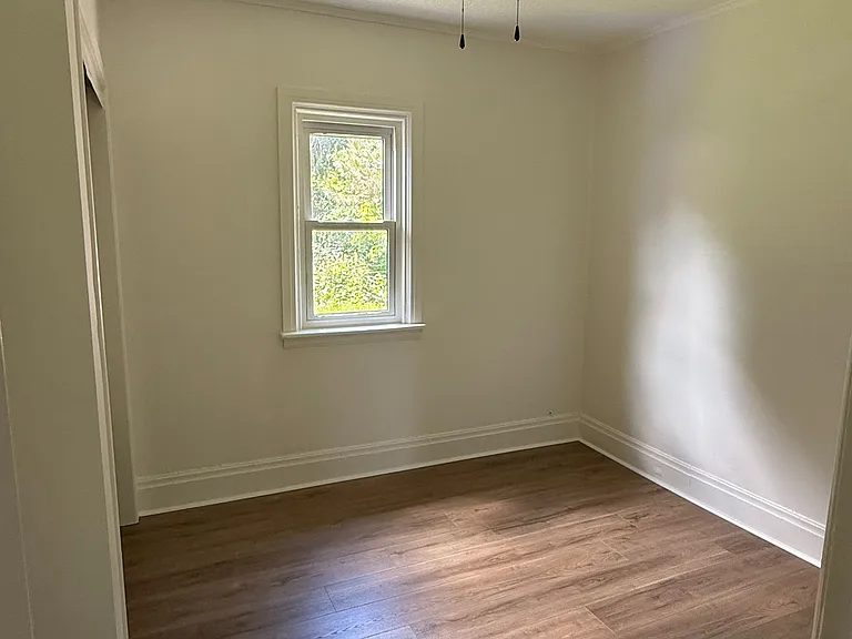 458 Russell St — Photo 10