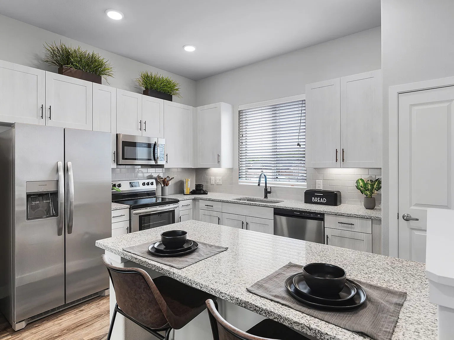 VLux Stoneridge — Photo 1