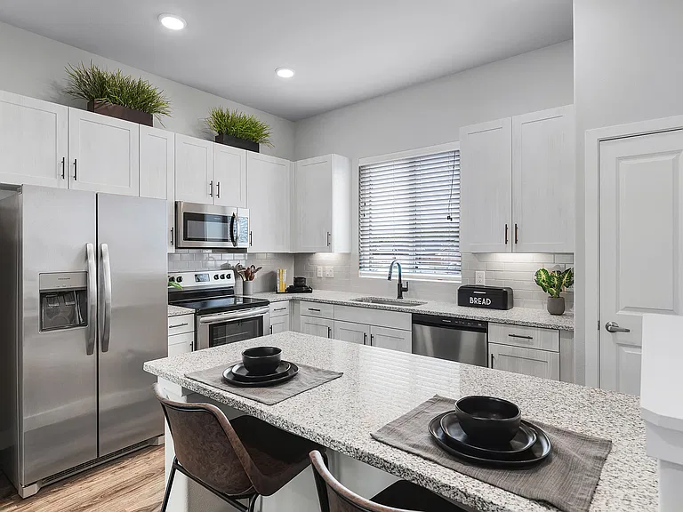 VLux Stoneridge — Photo 1