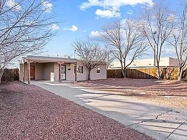 1st image of 917 La Veta Dr NE