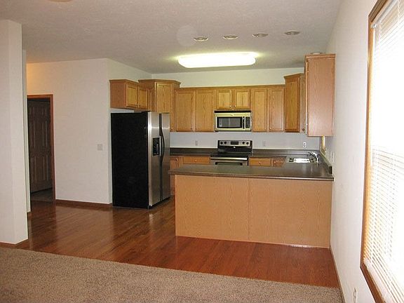 3rd image of 1526 Brookside Dr