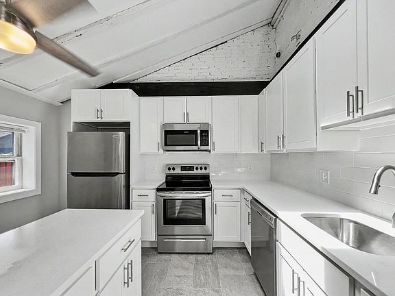 5th image of 130 E Chestnut St Floor 3