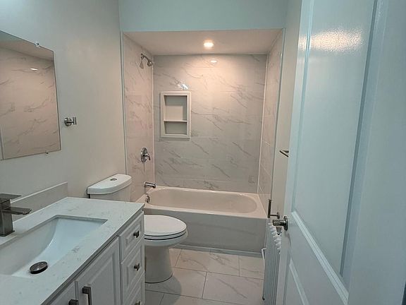 4th image of 380 Clinton St