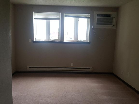 4th image of 2931 Chambers St APT 4
