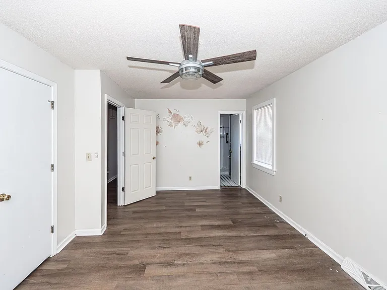 444 Academy Rd — Photo 13