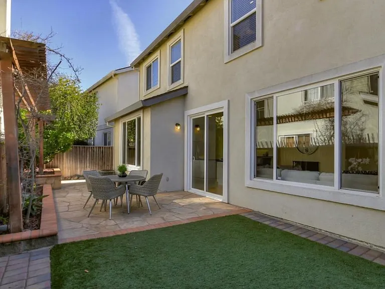 2049 Finley Pl — Photo 9