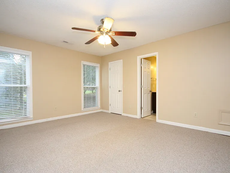 104 Hollington Dr NE — Photo 14