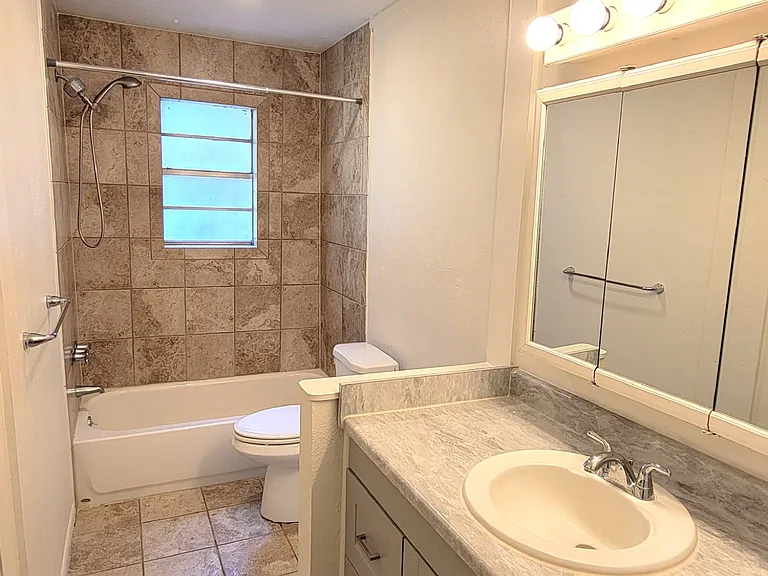2100 Hill Top Ct #1 — Photo 35