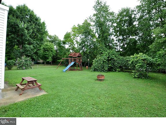 2nd image of 417 Pennington Dr