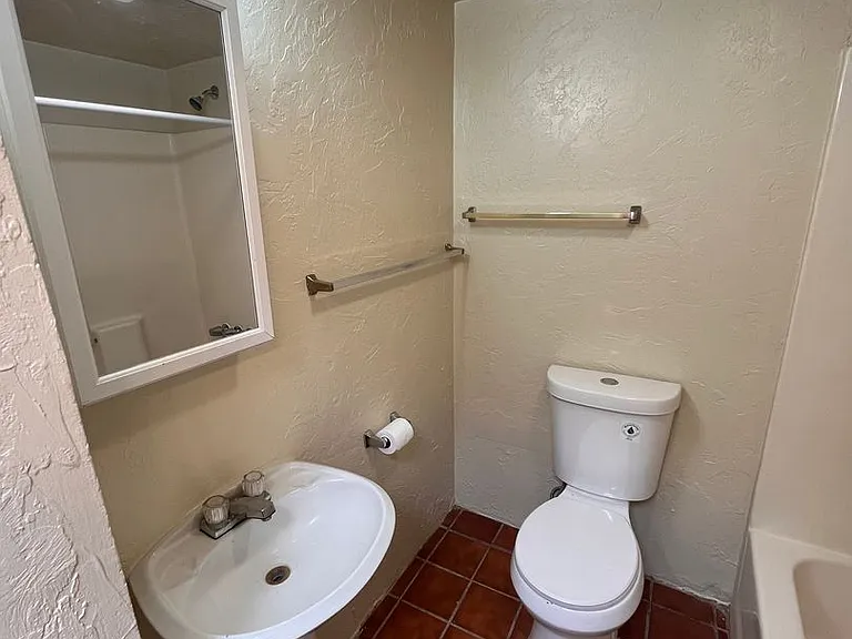 3130 W Rock Hill Rd — Photo 18