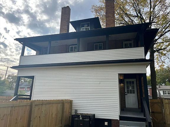 3rd image of 1756 E Mound St #1758