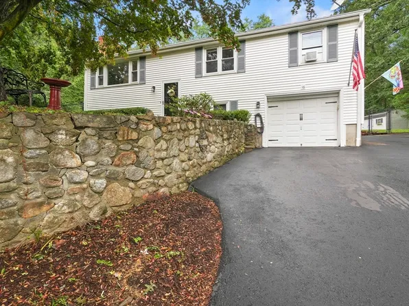 16 Pine Ridge Dr, Ayer, MA 01432