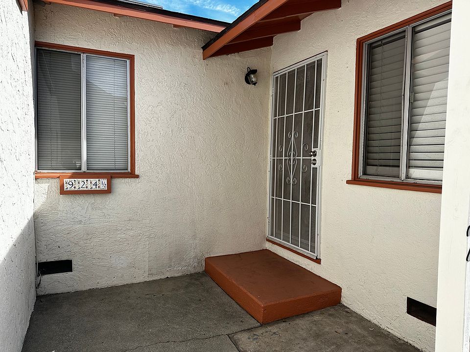 1st image of 926 W Clark Ave #1/2