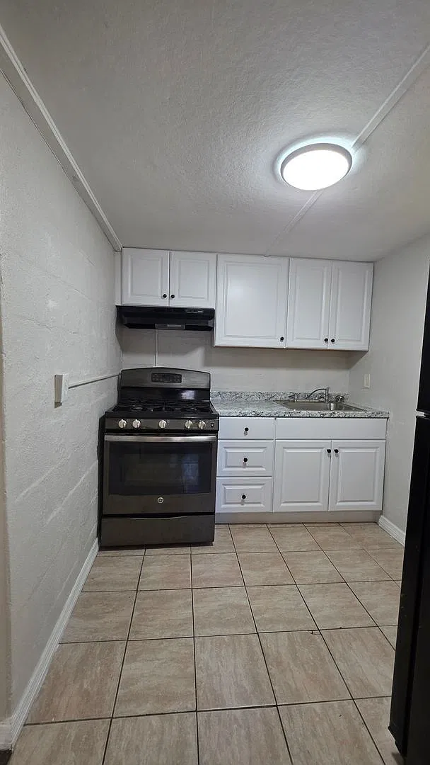 * Half Off 1st Month's Rent With 13 Month Lease * — Photo 4
