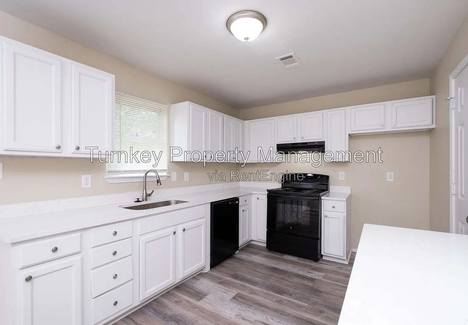 3 bed, 2.0 bath, 1157 sqft, $1,100 — Photo 2