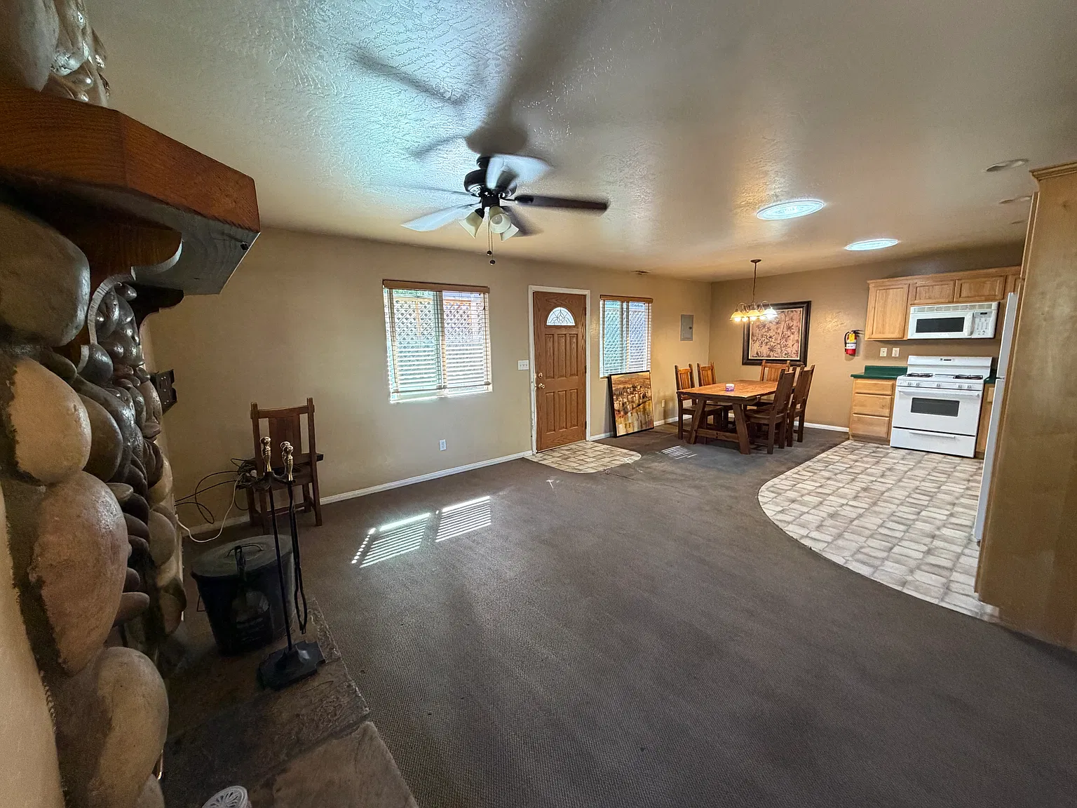 2 bed, 900 sqft, $2,000 — Photo 3