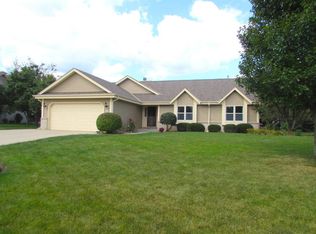 N102W17030 Wildrose Ln, Germantown, WI 53022