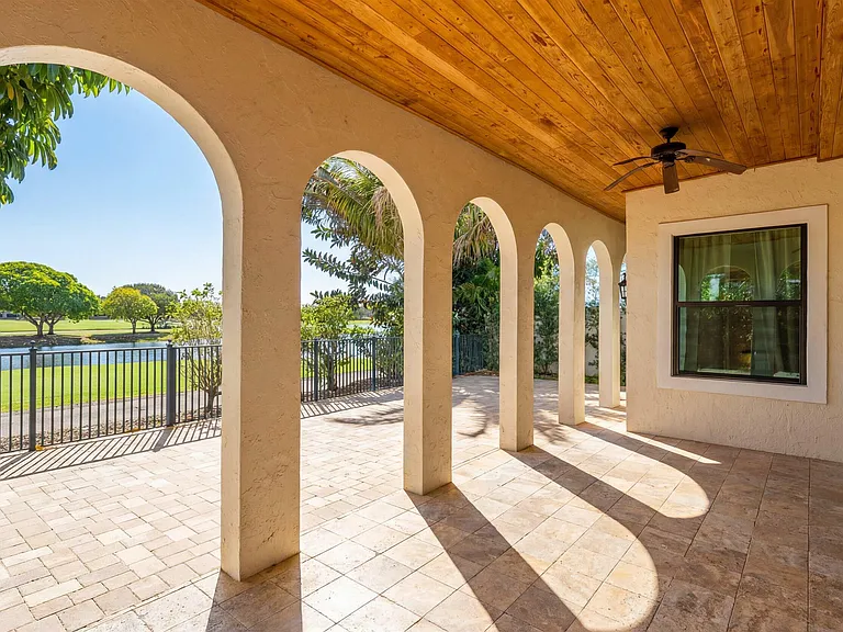 2055 Regents Blvd — Photo 27