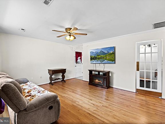 5th image of 227 7th St
