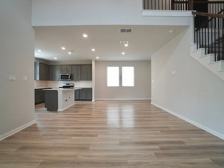 2513 Danbury Ln — Photo 6