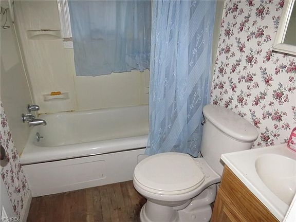 4th image of 1296 E 354th St