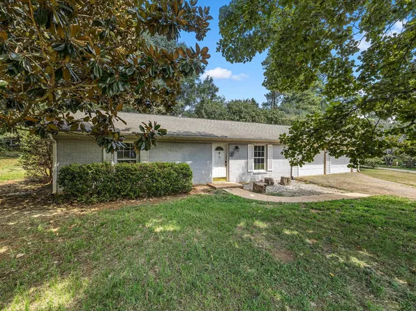 32 Brookville Dr, Wellford, SC 29385