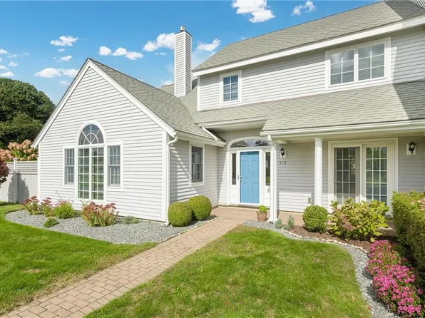 412 Corey Ln, Middletown, RI 02842