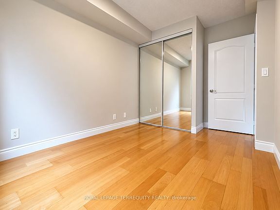 4th image of 20 Collier St #304