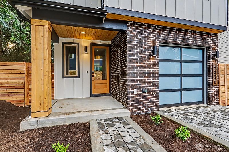 2nd image of 11251 108th Avenue NE