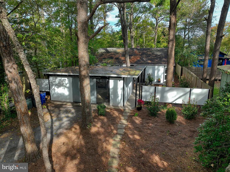 1st image of 205 Carolina St