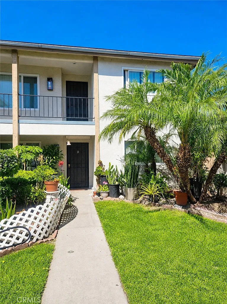 2 bed, 1000 sqft, $2,700 — Photo 1