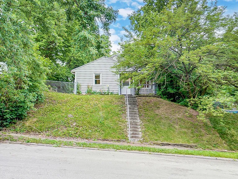 314 Sheridan Ave — Photo 2